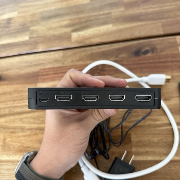 Philips 4k UHD 4 Port HDMI 2.0 Switch with remote & Power  Cord + HDMI Cable - Picture 4 of 16